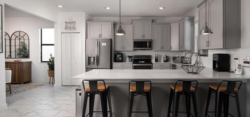 Luxury Decor 6BR at Storey Lake Sleeps 16