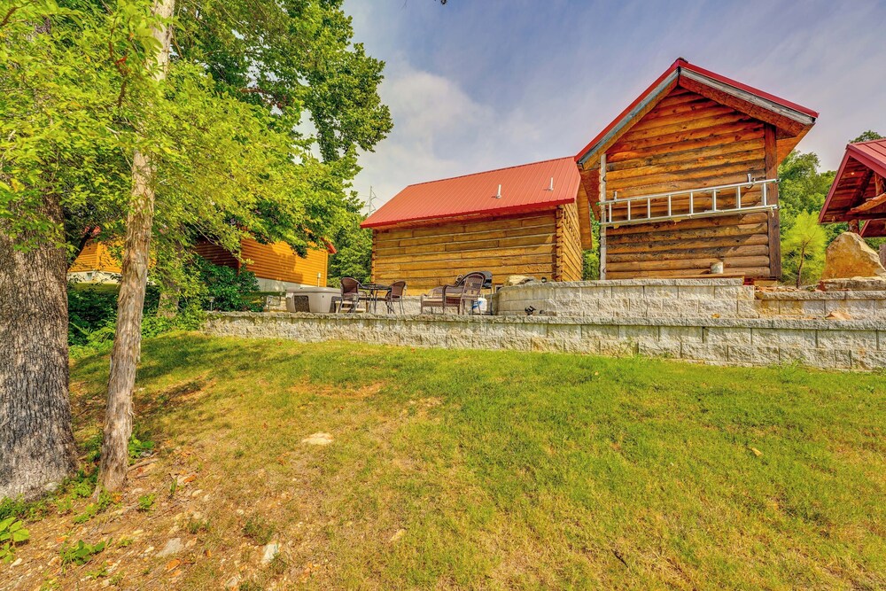 'antler's Point' Cabin w/ Patio in Branson! view 4