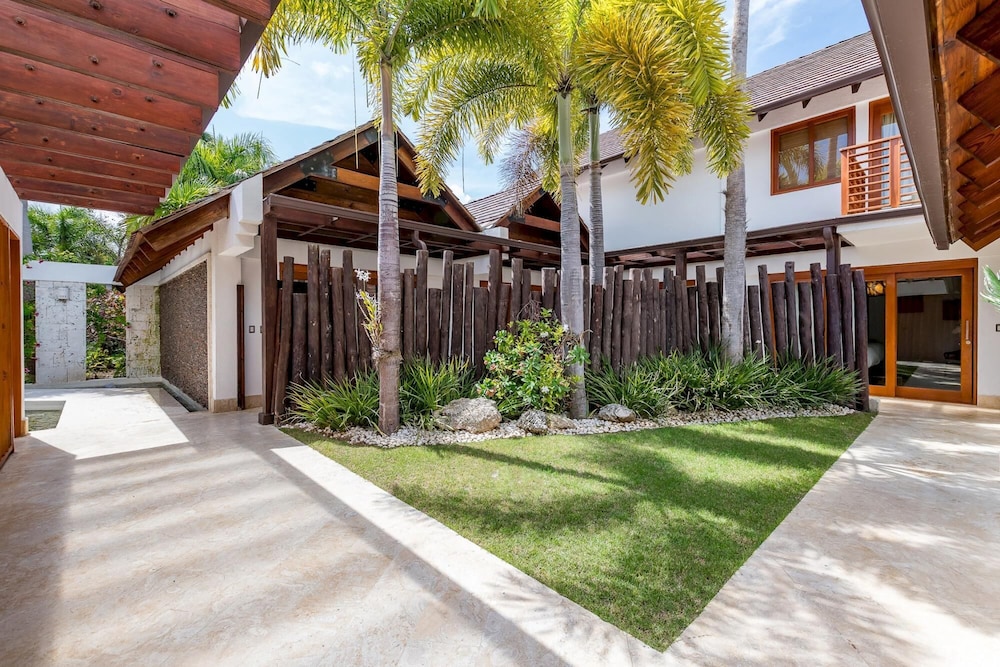 Luxury Villa at Cap Cana Resort - Chef Maid Butler and Golf Cart are Included view 2