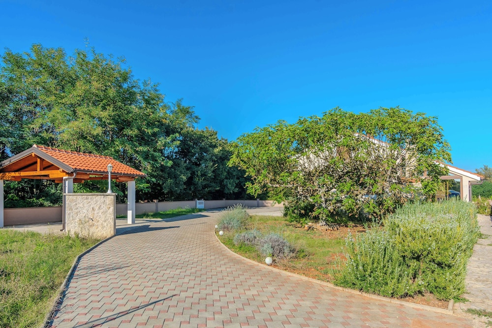 Holiday home Suric