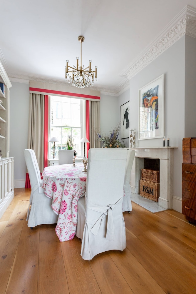 Warwick Gardens II by Onefinestay