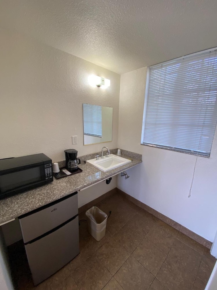 Economy Inn