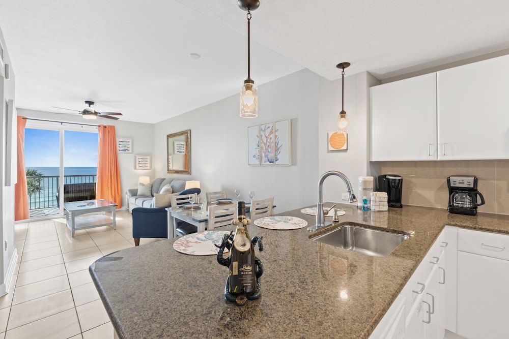 Grand Panama Beach Resort by Book That Condo