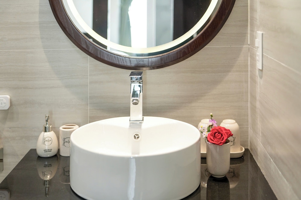JULIE's HOUSE - LUXURY APARTMENT - HUE