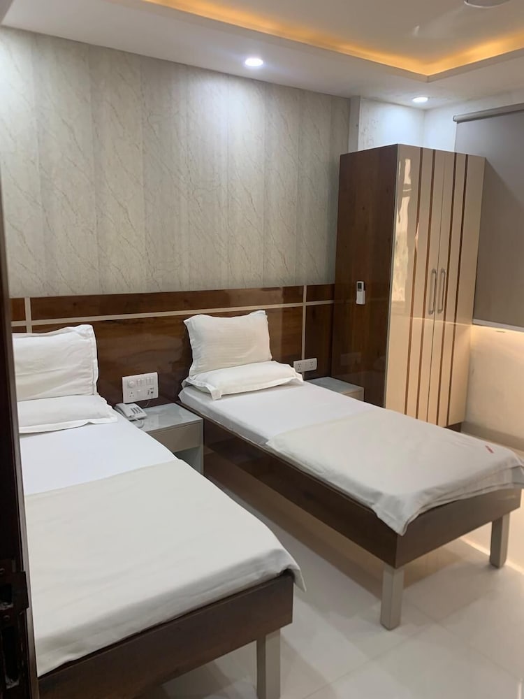 Flourish Stay Saket near Max Hospital