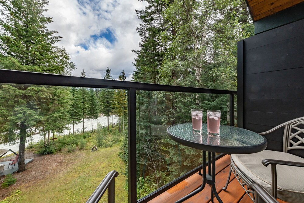 Mount Robson Mountain River Lodge