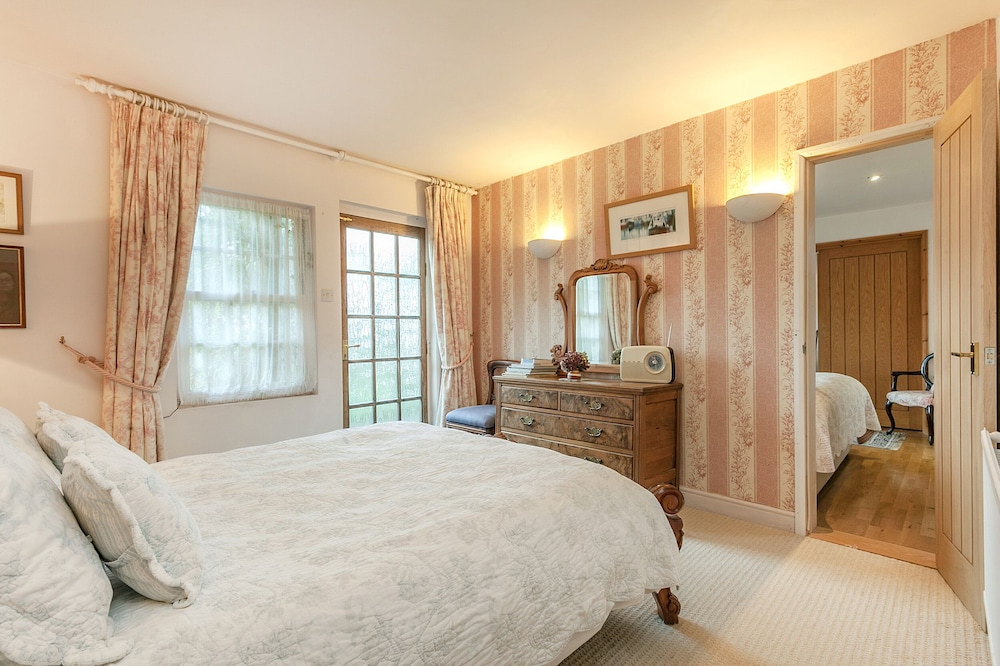 Wisteria Suite