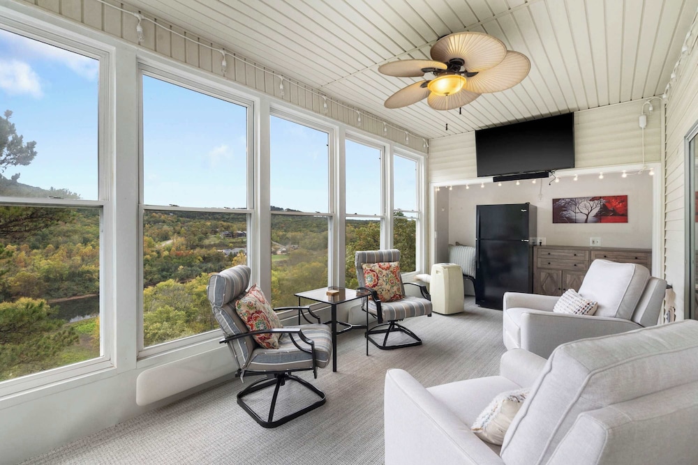 Vacay Getaway - Condo for 8