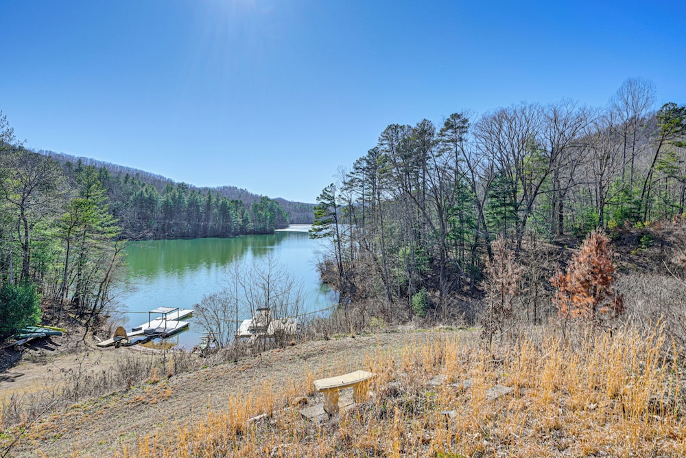 Lakefront Cabin Retreat w/ Dock in Robbinsville!