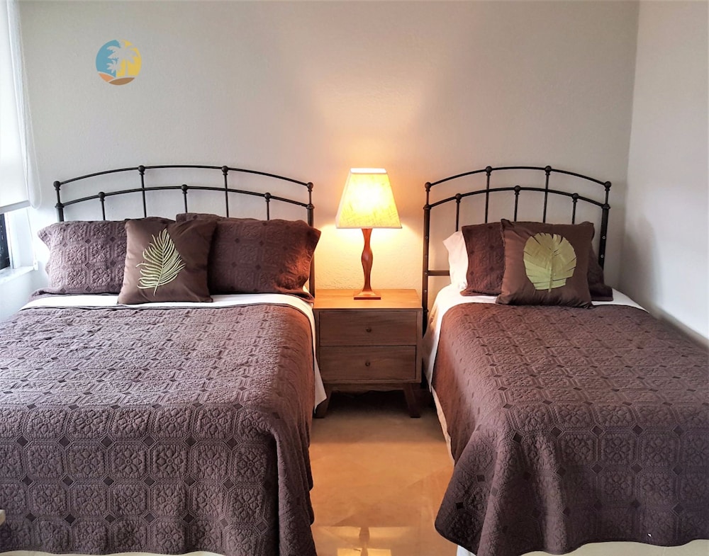 Cozy 2 Bedroom With Ocean Views - 510