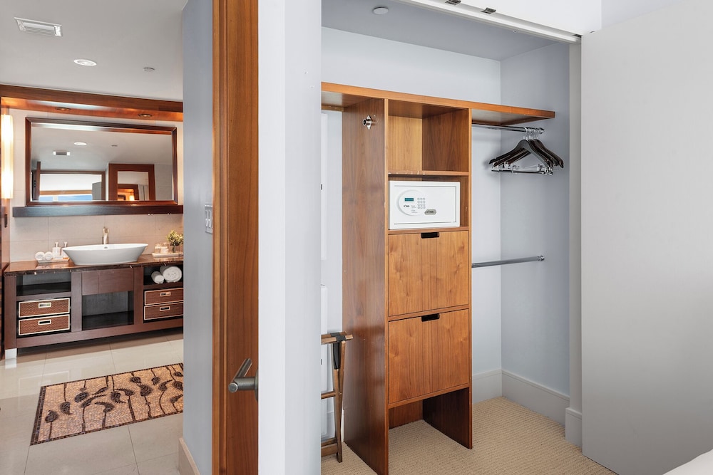 Luxury Vacation Rentals at Carillon Wellness Resort by LRMB