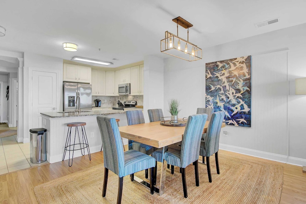 Beachfront 3bdr Condo w/ Pool & Deck Ocean Views Ocean Blvd #102 by Avantstay