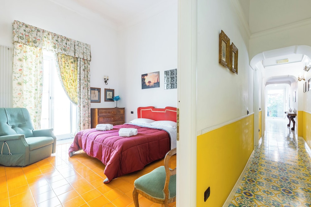 Santa Chiara Charming House With Terrace at Historical Center