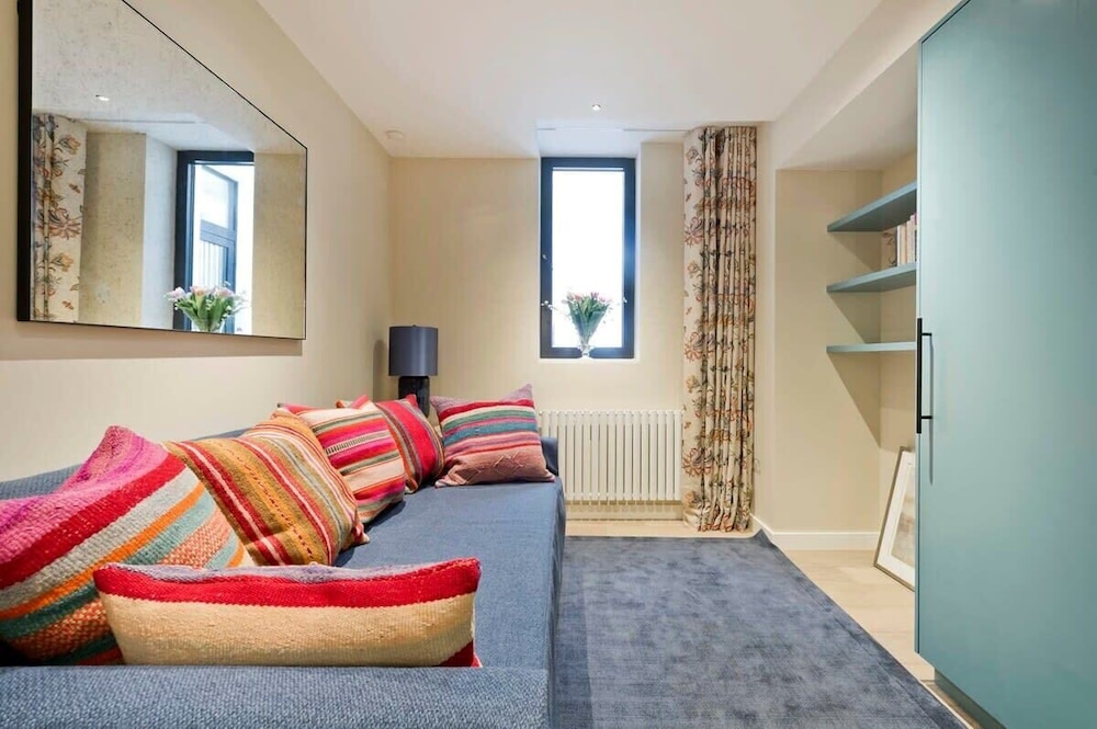 5 Bed House w/ Indoor Pool, Sauna & Private Garden - Fulham