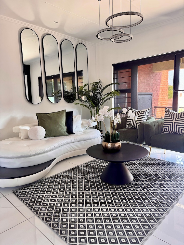 Luxury 2 Bedroom Apartment Near Monte Casino, Johannesburg