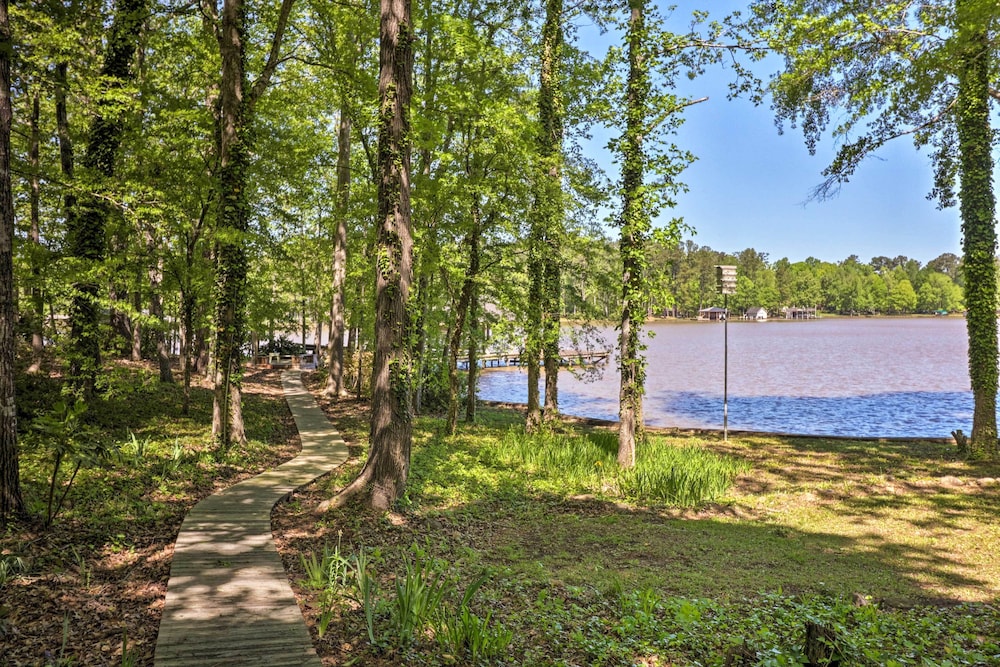 Milledgeville Vacations - Lakefront Milledgeville Cabin: Private Dock, Porch - Property Image 1
