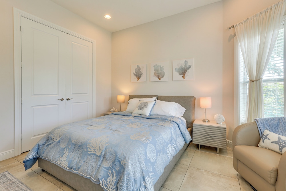 1/2 Mi to Beach: Poolside Oasis on Marco Island!