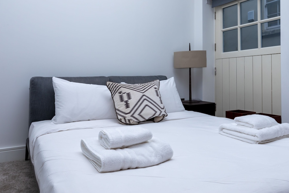 Central and Unique 1 Bedroom Mews House in Mayfair