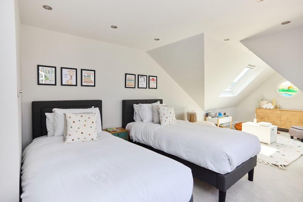 The Roehampton Place - Elegant 5bdr House With Garden Parking