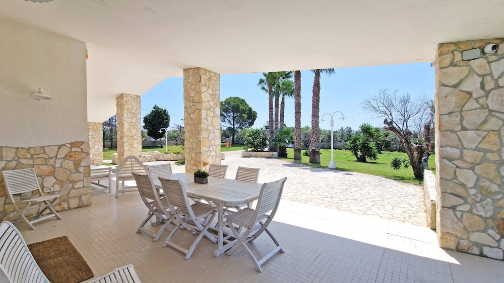 Villa With Swimming Pool Sleeps 8 Three Bedrooms