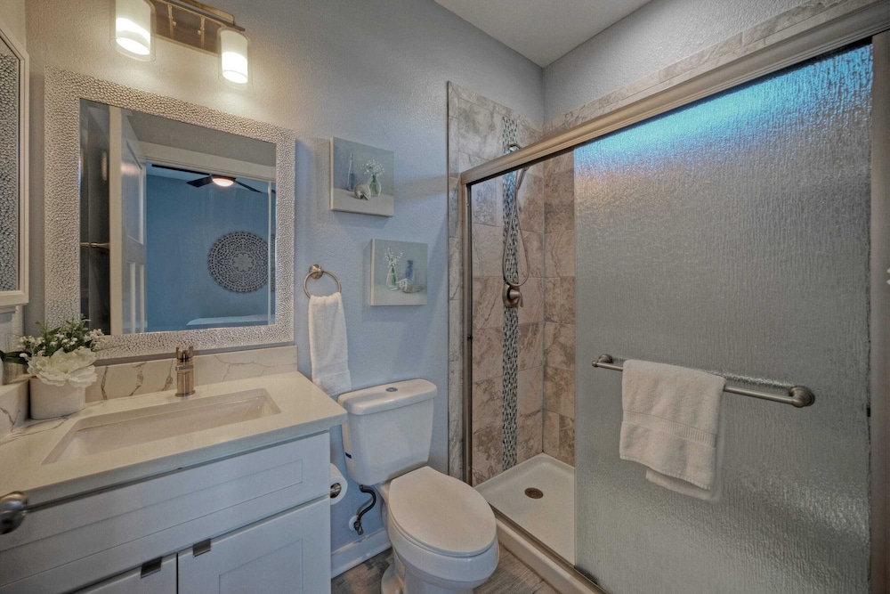 Family-friendly Beach Home Bbq, Patio & Fire Pit & Mins to Beach Bottom's Up by Avantstay