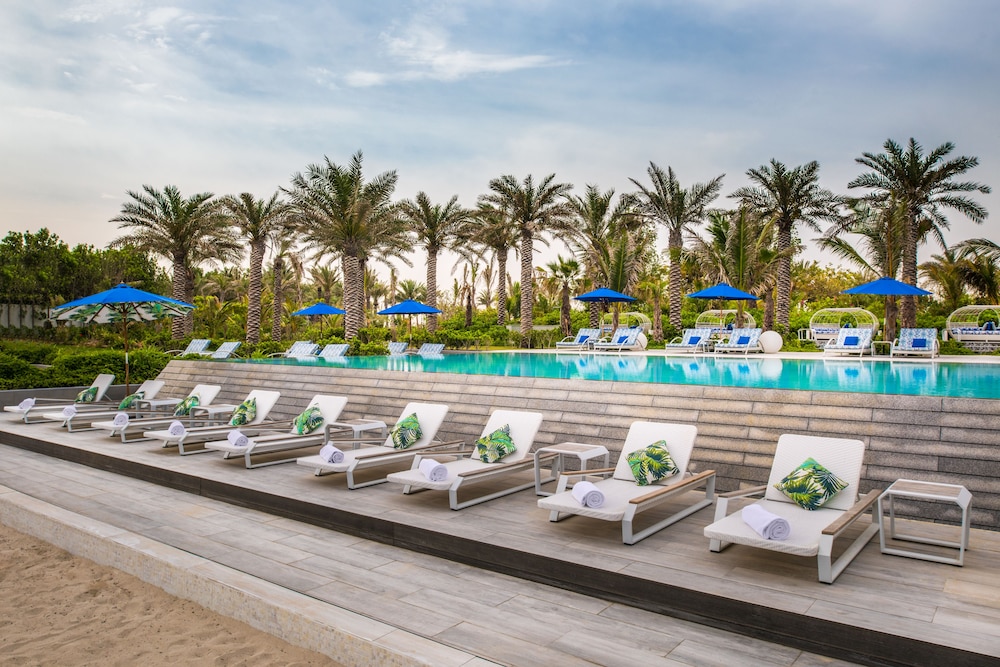 Nurai Island Resort