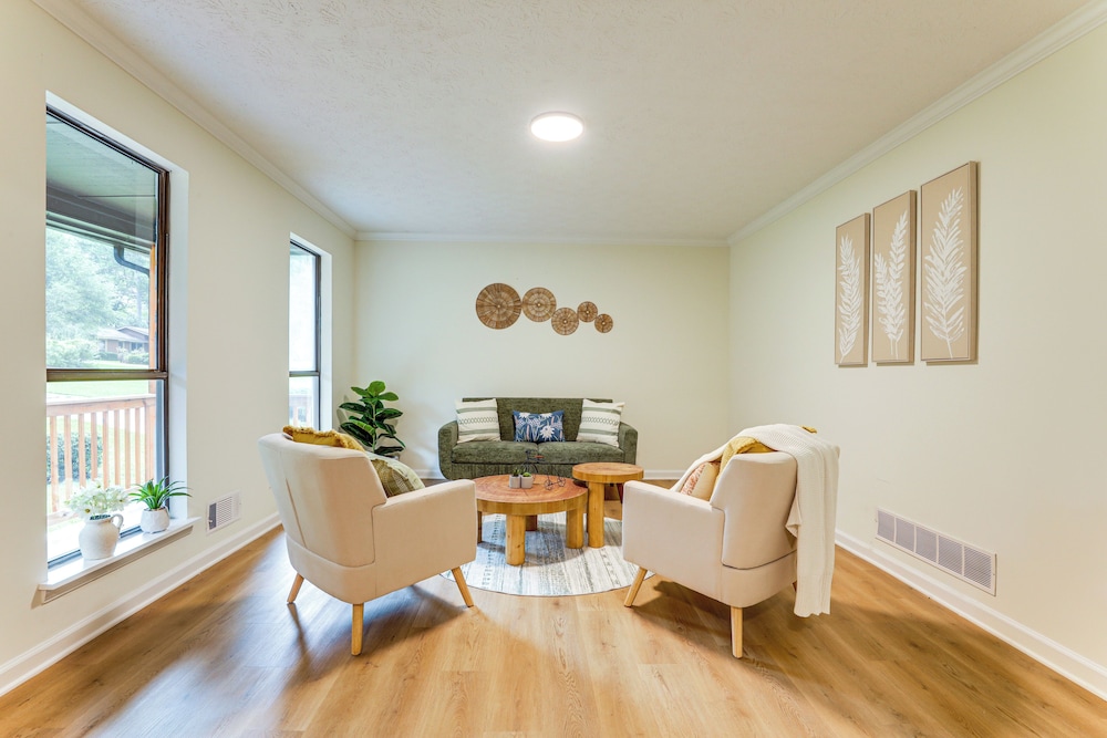 5 Mi to Stone Mountain: Lakefront Family Home