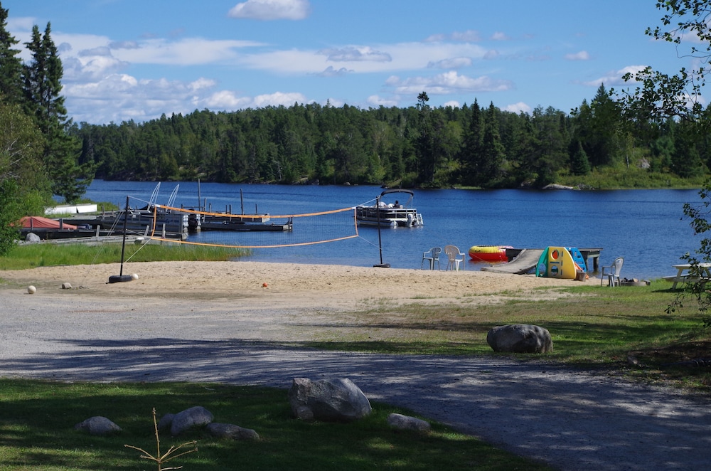 Dogtooth Lake Resort