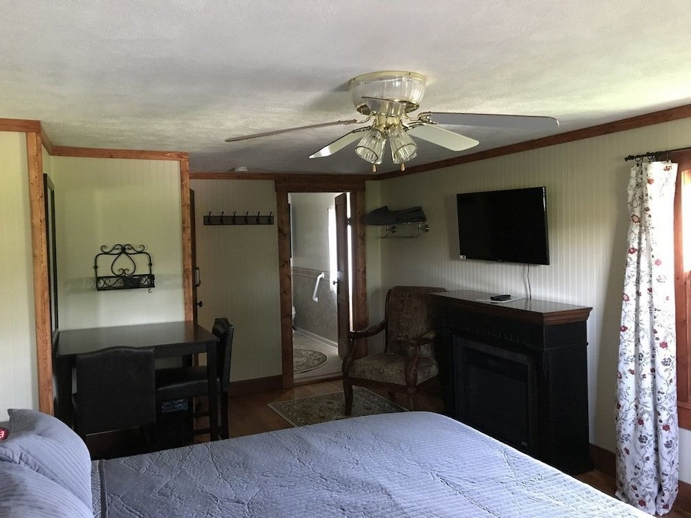 Logan Vacations - Hocking Hills Inn - Property Image 4