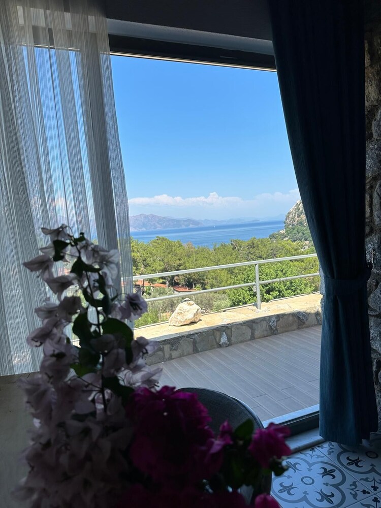Amos Sea View