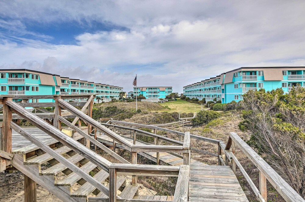 Beachfront Condo w/ Boardwalk & Pool Access!