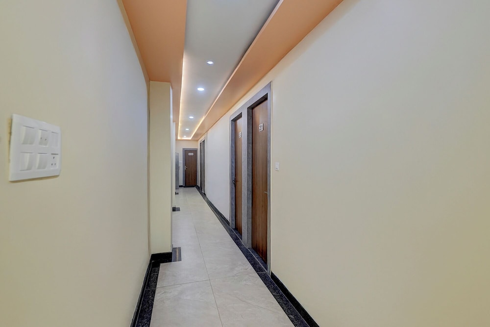 Fabhotel Raas Plaza