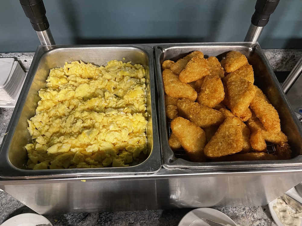 Bloomington Vacations - The Chateau Hotel and Conference Center - Property Image 10