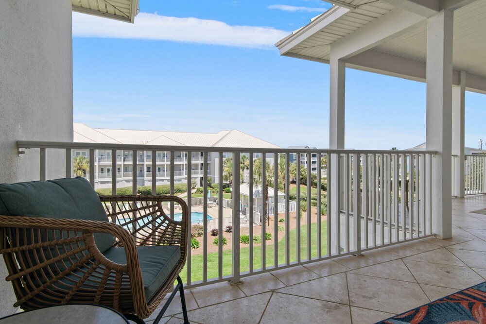 Pavilion Palms 203c