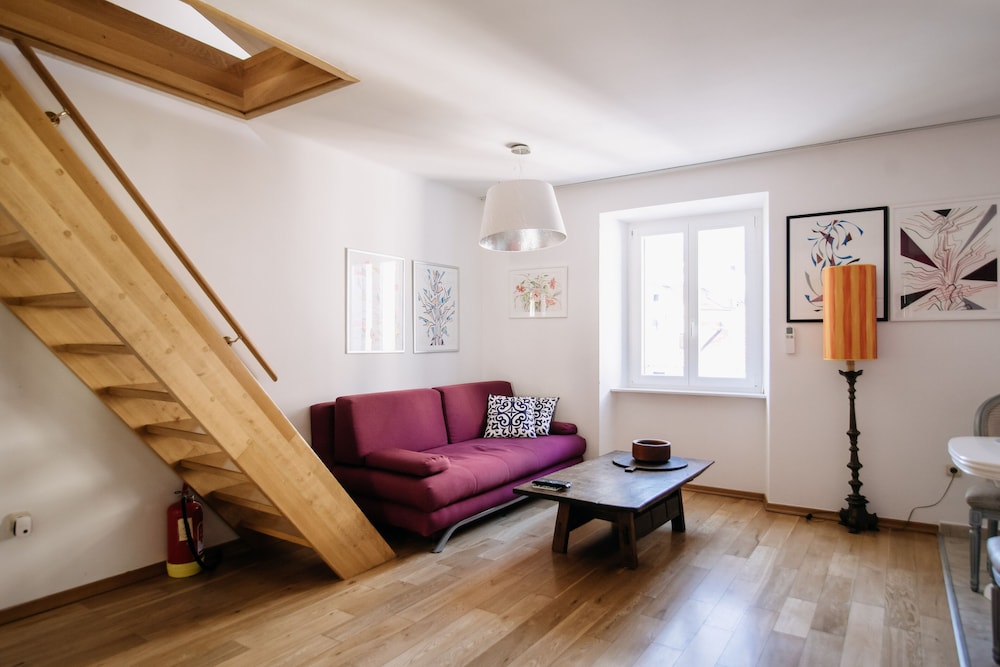 Panorama Old Town apartment by DuHomes
