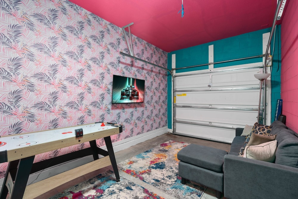 Super Fun-colors Gameroom Lakeviews Sleeps 13