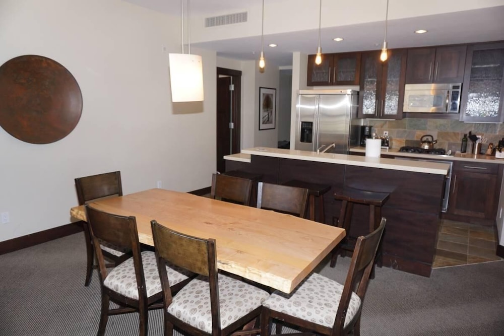 120 Carriage Way 2205 view 4