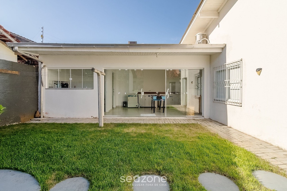 5BR House w/ Gourmet Area 400m From Beach Rfi0316