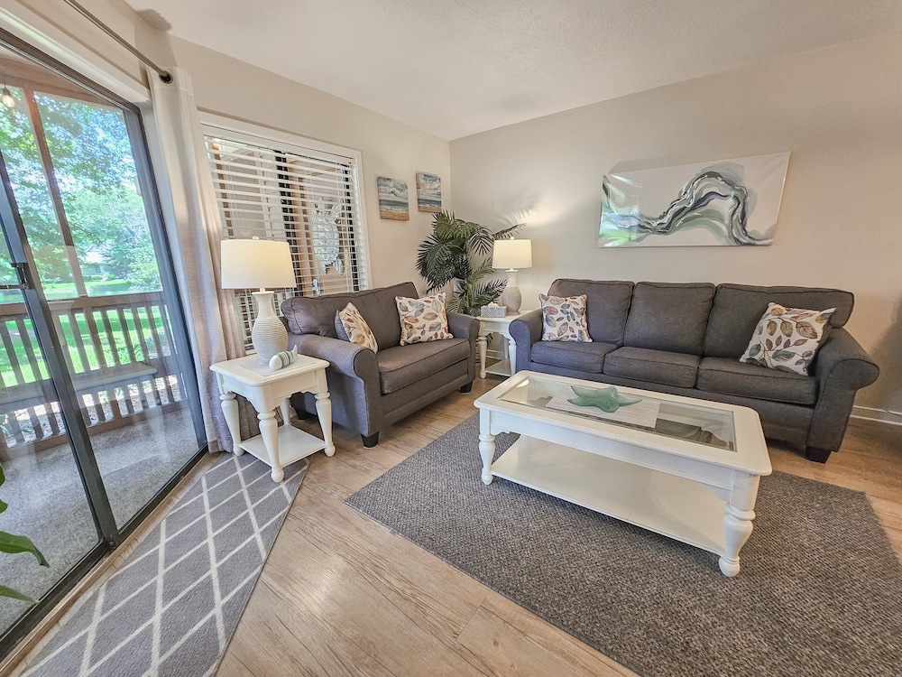 Serene 2 Bed, 2 Bath Lodge, With Amenities, 101ac 2 Bedroom Lodge