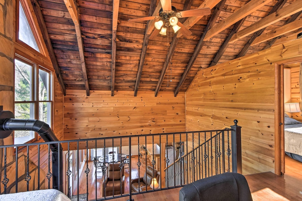Twin Pines Hill House - Fire Pit & Mountain View