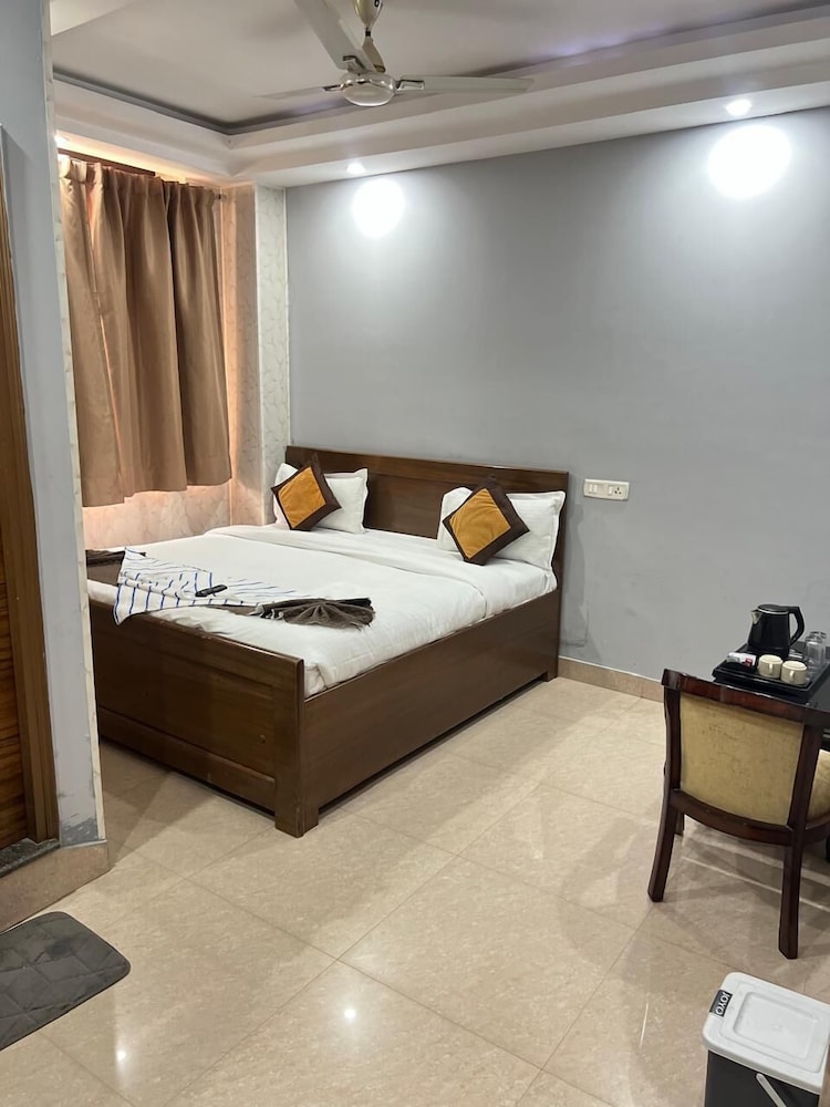 Paradise Inn