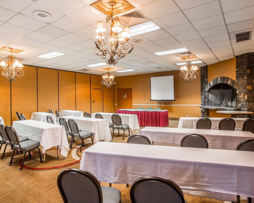 Brattleboro Vacations - Quality Inn  Conference Center - Property Image 13