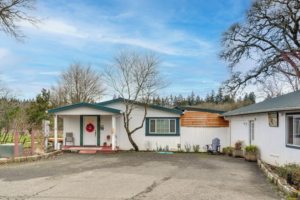 5 Mi to Forest Grove: Historic Farmland Escape