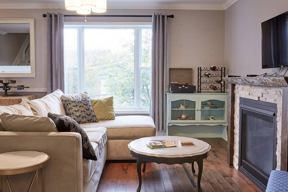 Picton Place Centrally Located in Downtown Picton - Image 4