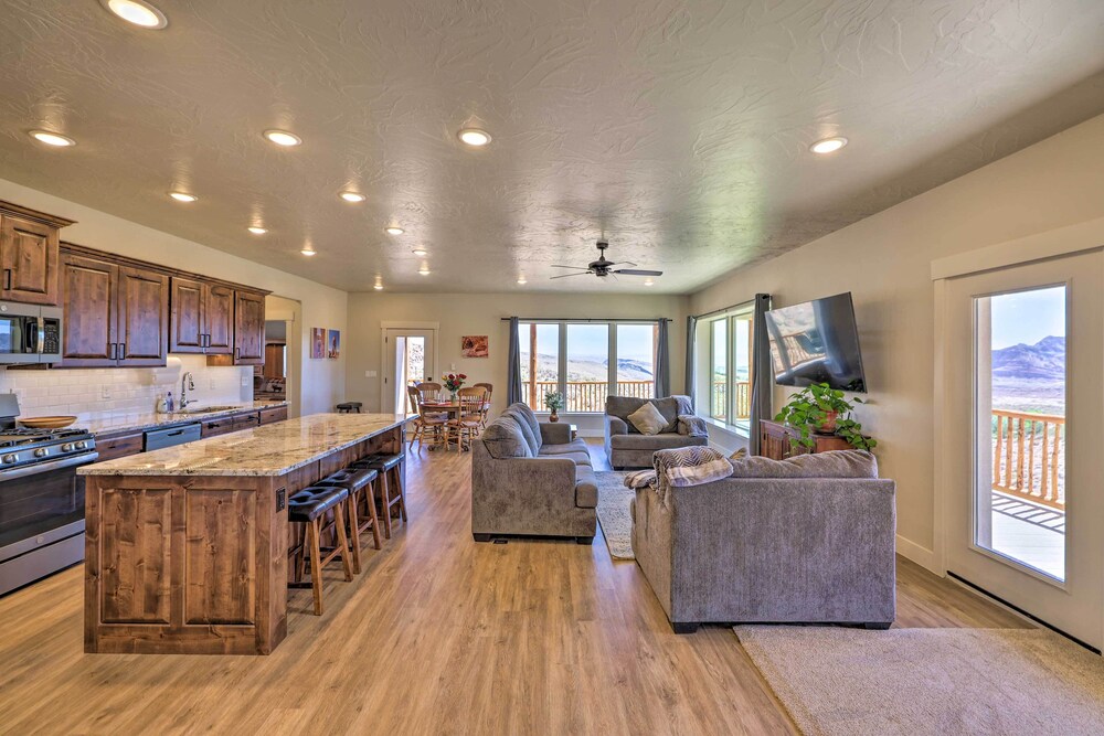 Stunning Adobe Home Overlooking Silver Reef view 4