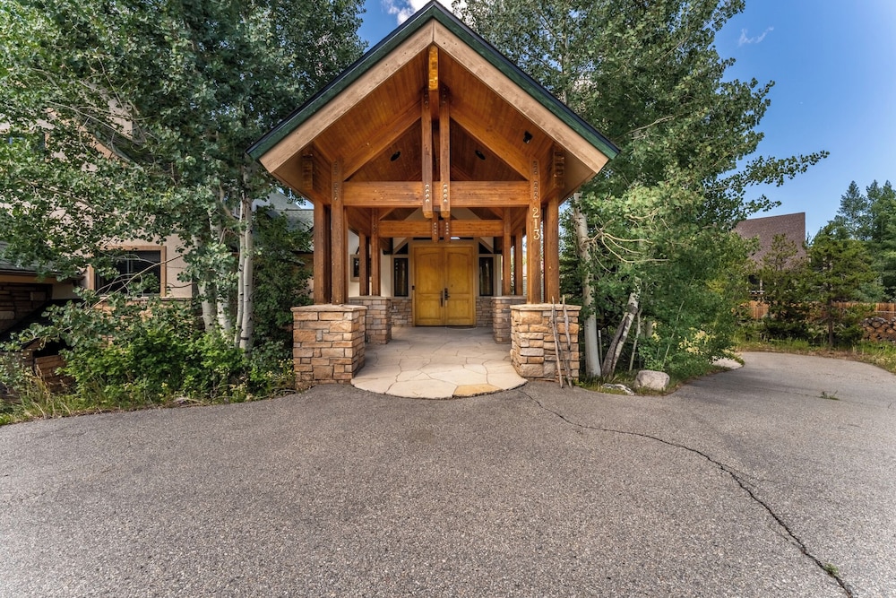 213 County Road 1041