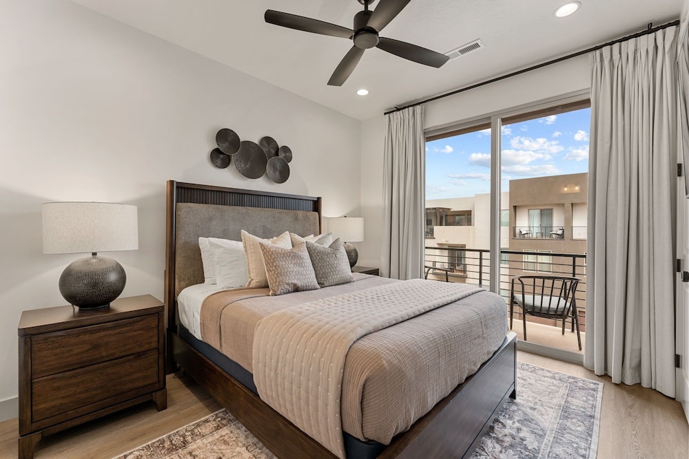 Adventure Central At Desert Color 6 Bedroom Townhouse