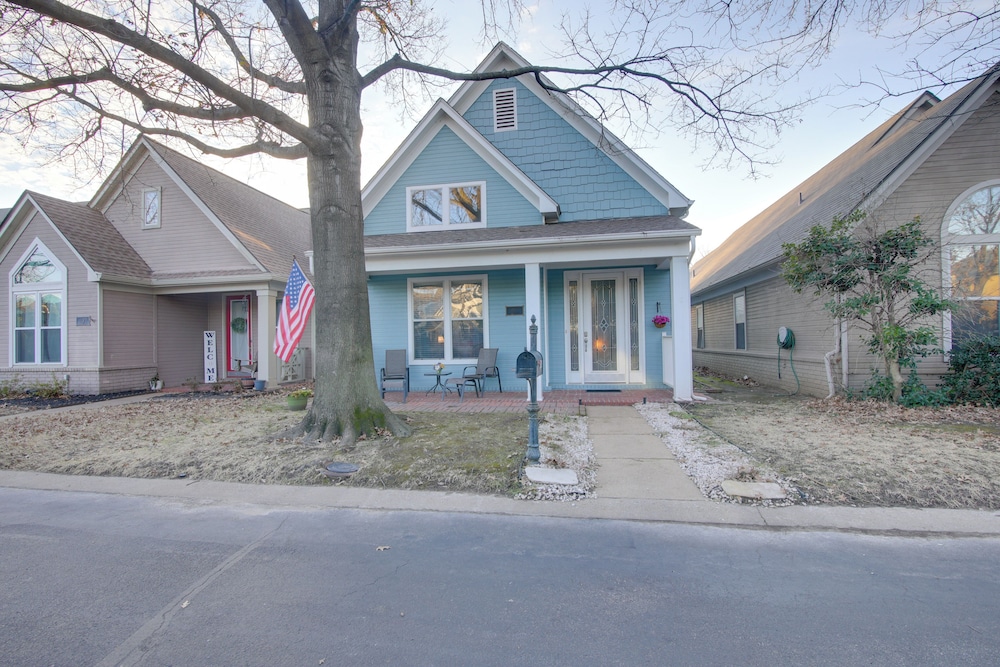 3 Mi to Dtwn Memphis: Charming Family Home!