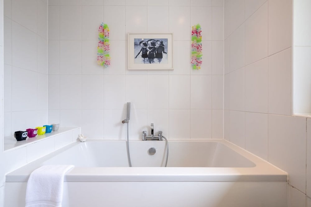 Host Stay Kingscote Townhouse