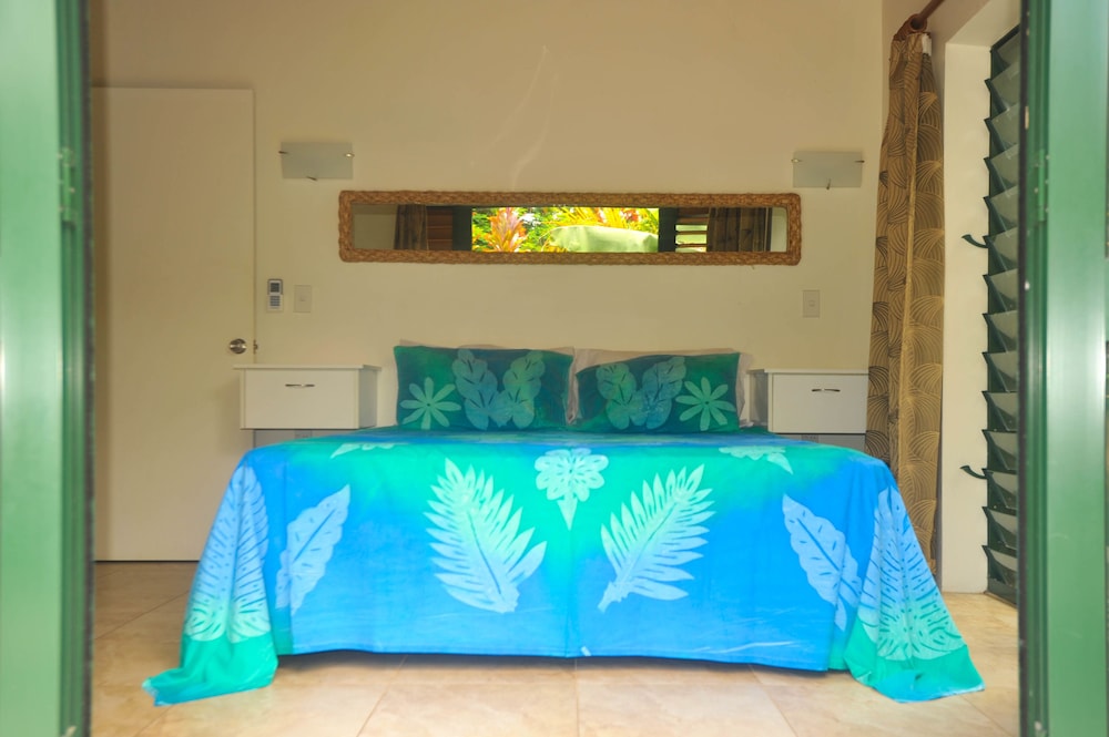 Dorothy's Muri Beach Bungalows